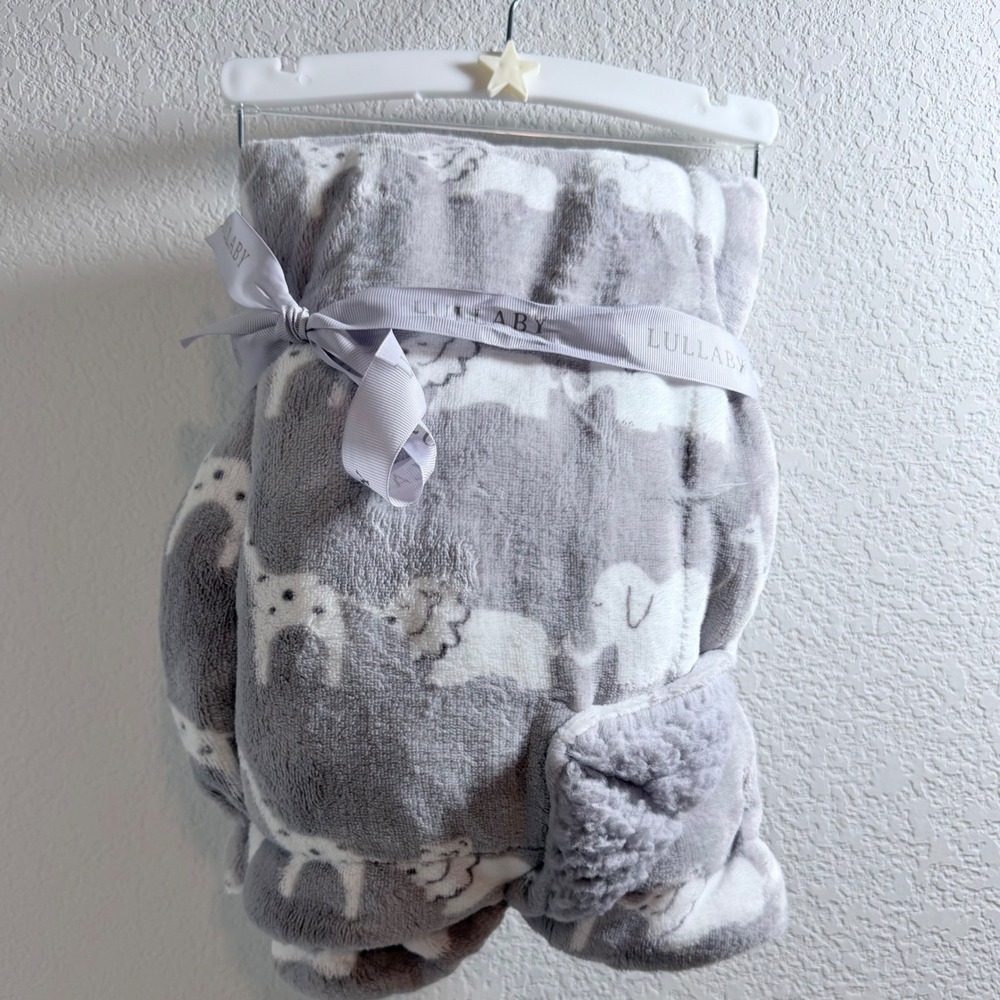 Lullaby Luxury Baby Blanket Gray‎ White Animal Print 30 x 40 Plush Sherpa Fleece